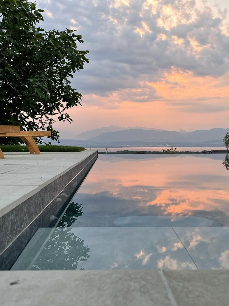 5ae3b74b-22f5-45ce-a9bc-168d67ddd654 (1)